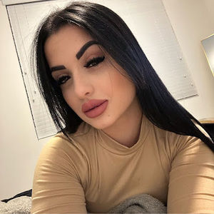 Meet your Posher, Daniela